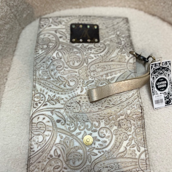 LV KEEP IT GYPSY DISTRESSED Embossed  LEATHER COWHIDE  PRINT CLUTCH NWT - Picture 6 of 8